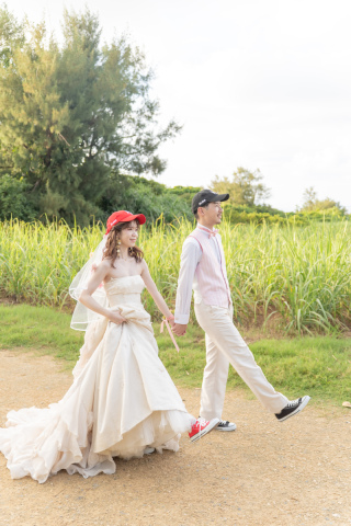 沖縄フォトウェディングレポート｜自然に囲まれ、おふたりらしい1日を