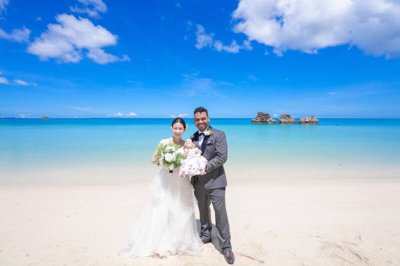 笑顔とぬくもりに包まれて。家族で迎えた沖縄フォトウェディング