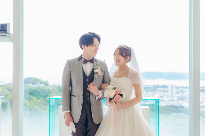 ロケーションや光の入り方まで想定しながら衣装をご提案しました。動きやすさと写真映えの両立を大切に、全体バランスを整えています。