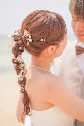 屋外撮影あるあるの風に負けない可愛い髪型をご提案♪新婦様のご希望にあわせてご用意いたします‪⸜(*ˊᵕˋ* )⸝‬