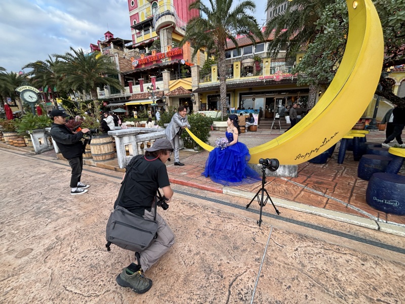 撮影ロケにも同伴いたします！もちろん、オフショットも撮らせていただきます♪撮影の裏側も、大切な思い出の１ページです。