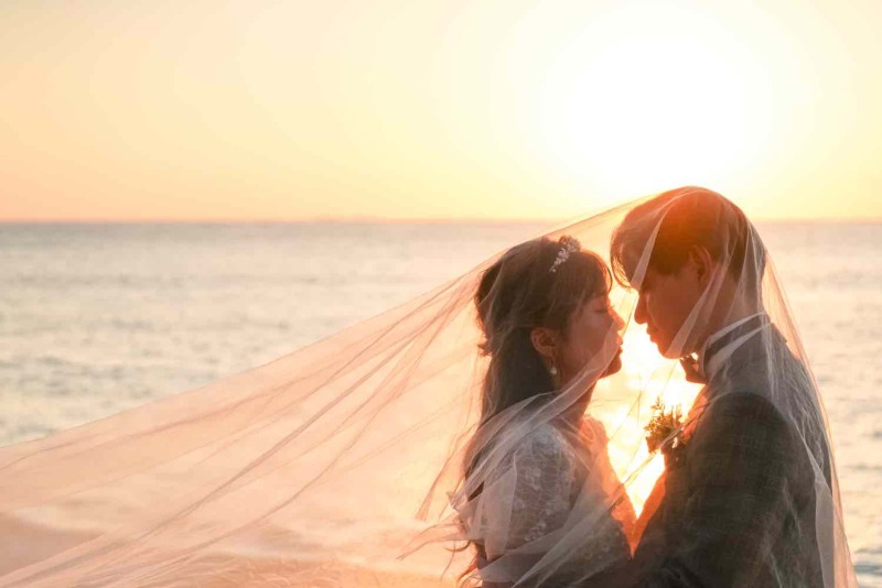 【5月〜6月限定】★ドレス2着★チャペルを含むロケ地3ヶ所撮影~サンセット花火サービス中~(&yen;142,000)