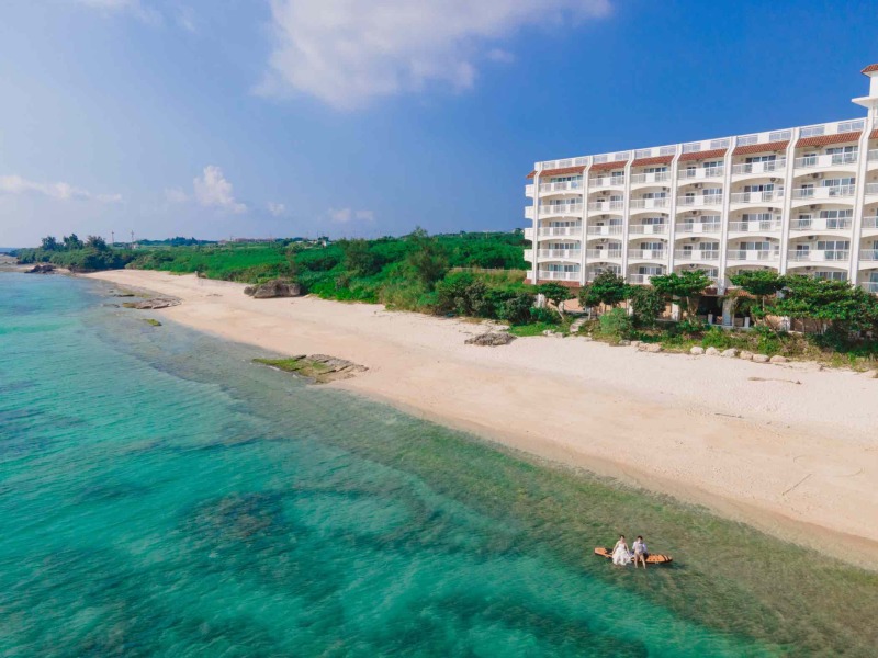 【ドレス2着/ムーンチャペル撮影プラン】★チャペル&ビーチ&グリーン(ドレス2着)¥162,000★ドローン撮影も付いてる♪