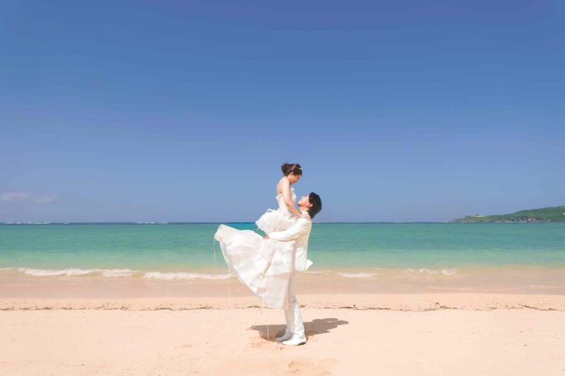 【お年玉キャンペーン】ドレス2着♪★チャペル&テラス&ビーチ&yen;122,000★セレモニー撮影サービス♪♪※2026年撮影の方限定