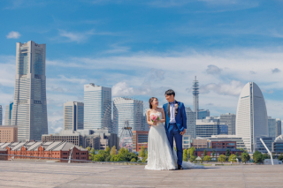 みなと町横浜を代表するロケ地【大さん橋】での撮影画像になります。『横浜港大さん橋ターミナル』は横浜開港以来「海の玄関口」として130年以上の歴史を誇り、今では横浜を代表する撮影スポットとなっています。