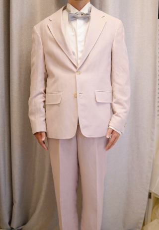 くすみピンク色のタキシード