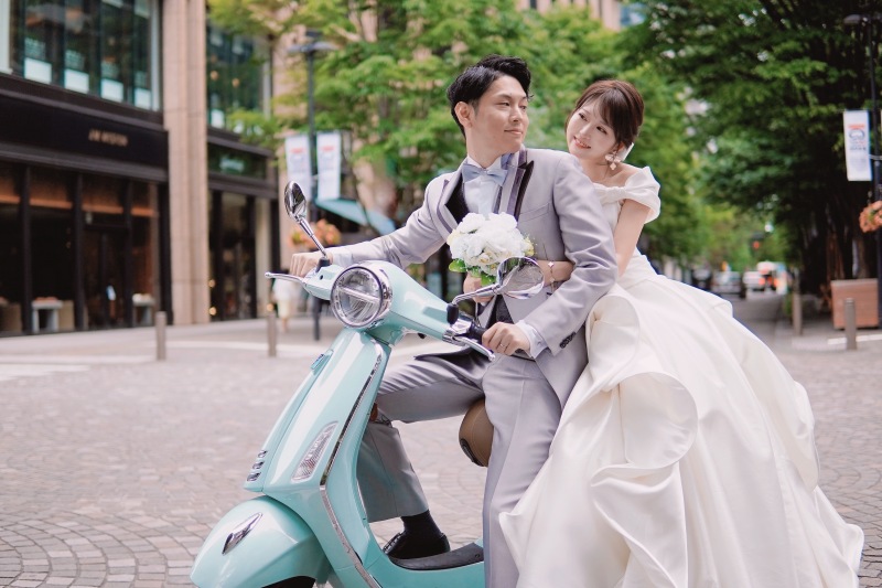 アン王女がローマの街並みをベスパで走る名シーン