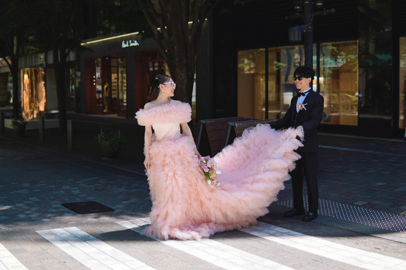 横断歩道を渡るシーン