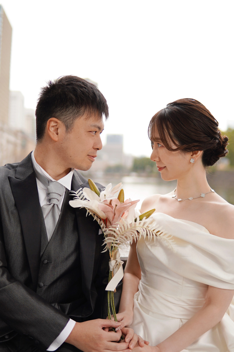 見つめ合うシーン