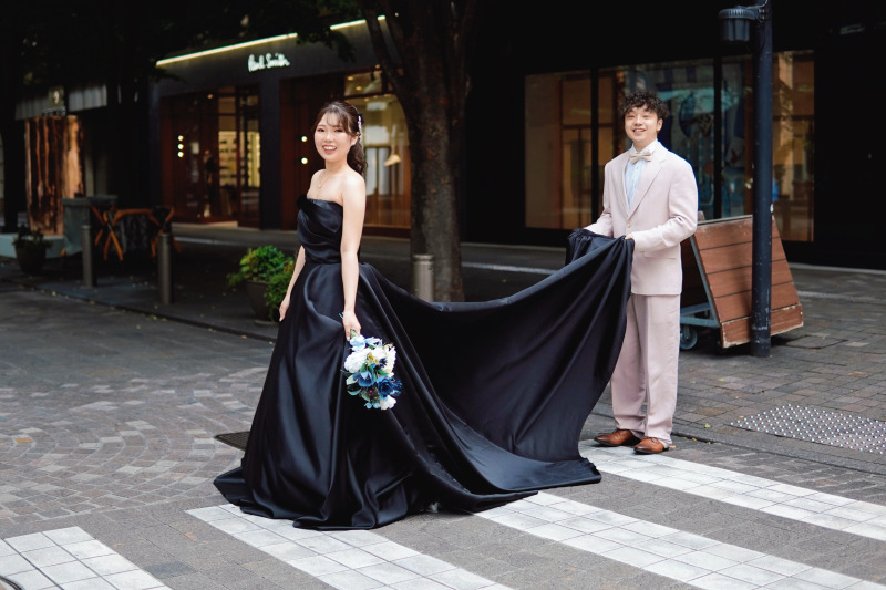 横断歩道を渡るシーン