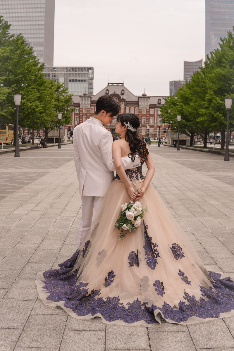 東京駅舎前にて
