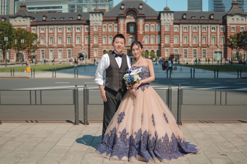 東京駅舎前にて