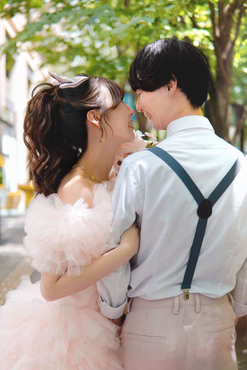 木漏れ日のさす丸の内仲通り