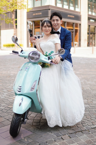 クラシックでポップなベスパフォトウェディング