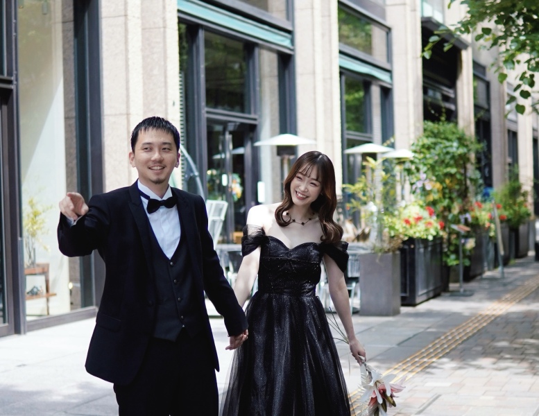 お二人の笑顔が素敵なウォークショット