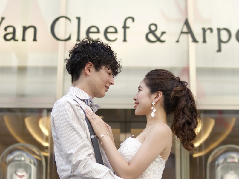 Van Cleef&Arpelsブティック前で