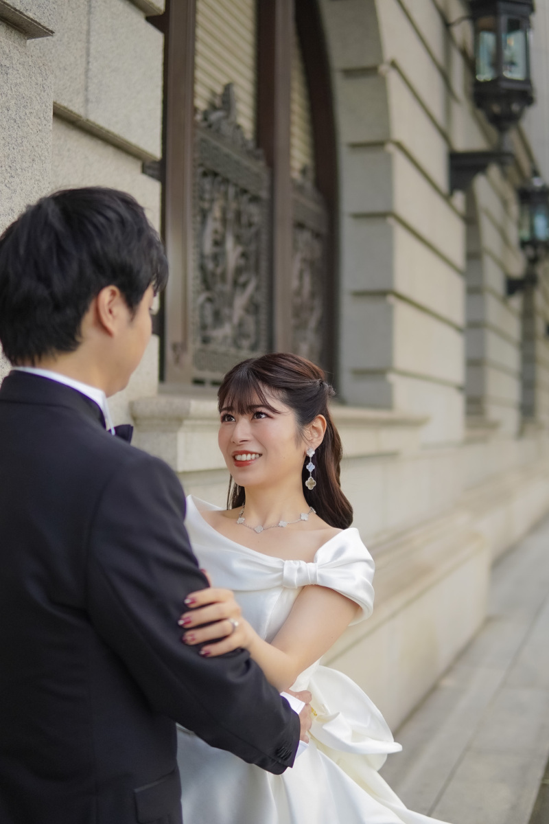 新郎様を見上げる新婦様のまなざしが素敵♪