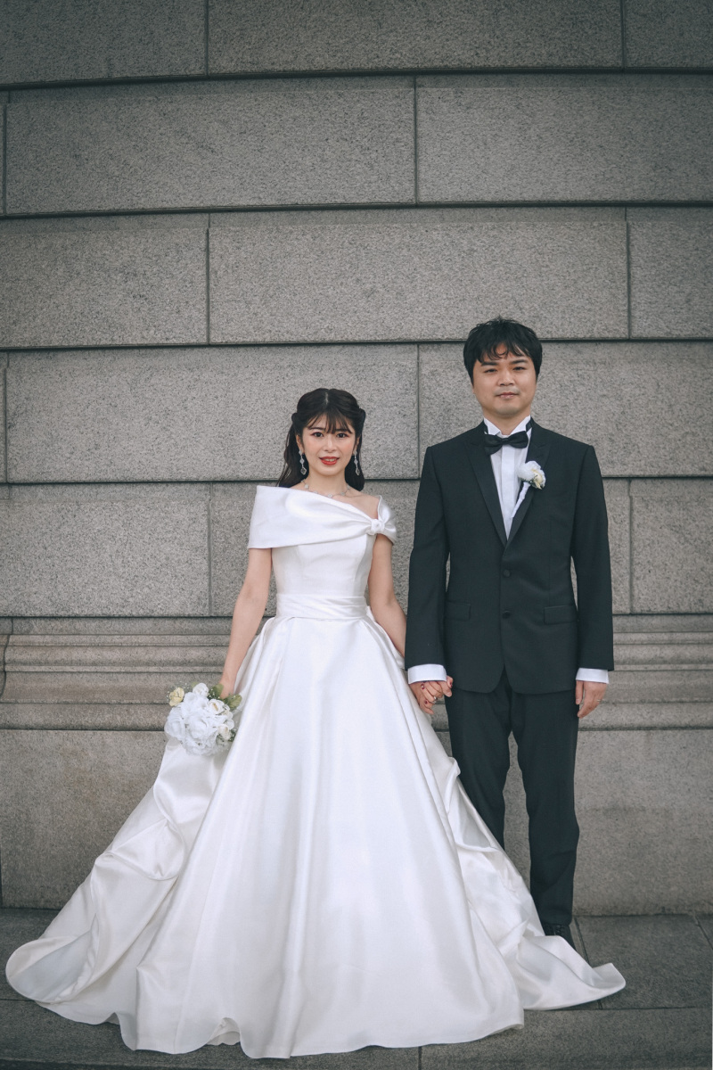 正面を向いた結婚写真