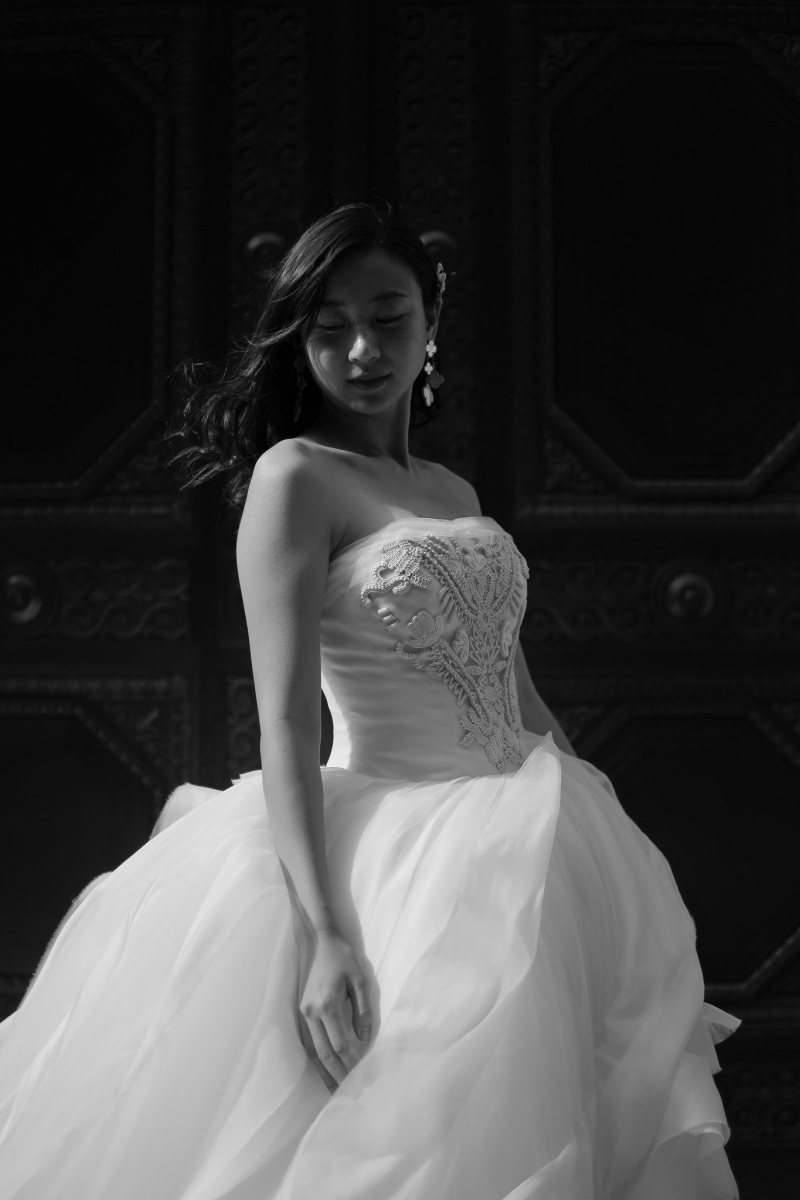 VERAWANGリーゼル/エスメラルダ 有名ブランドドレスを着てソロウェディング レタッチ付きデータ10カット 丸の内1スポット