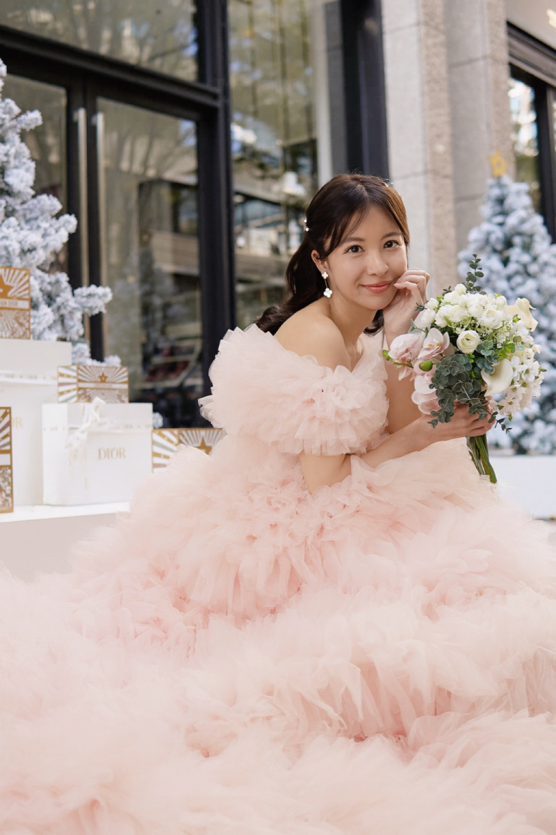 やさしいピンクのふわもこドレスに埋もれて♡ データ50カット 20カットレタッチ付き