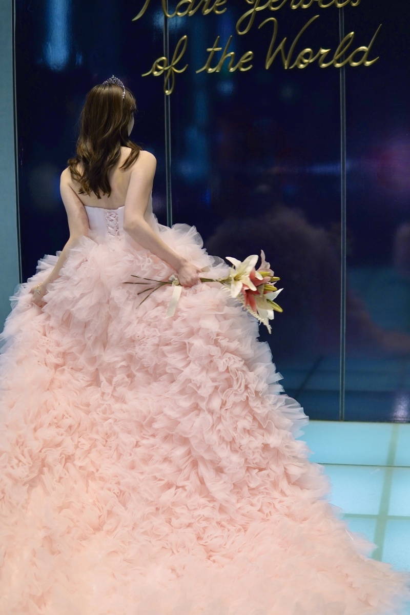 やさしいピンクのふわもこドレスに埋もれて♡ データ50カット 20カットレタッチ付き