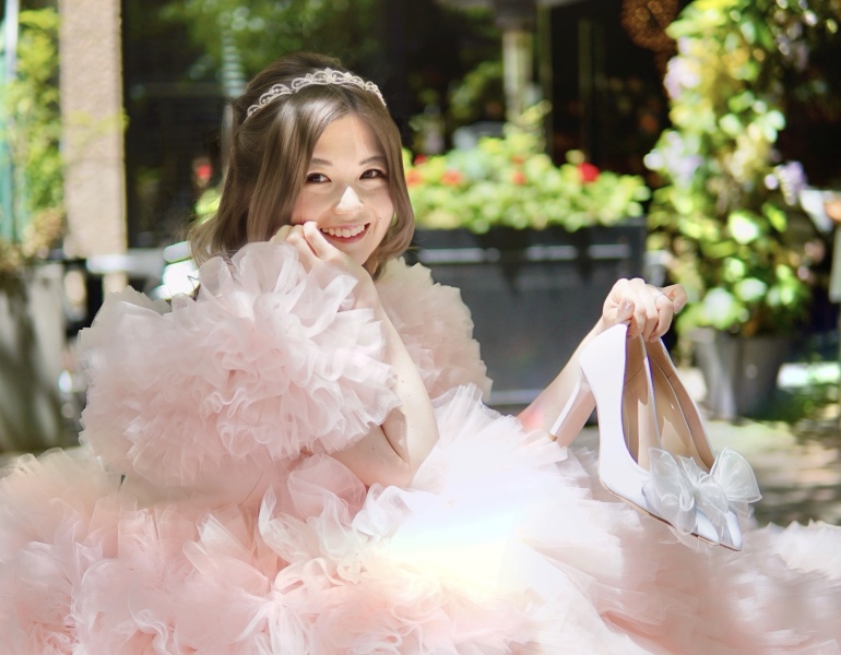 やさしいピンクのふわもこドレスに埋もれて♡ データ50カット 20カットレタッチ付き