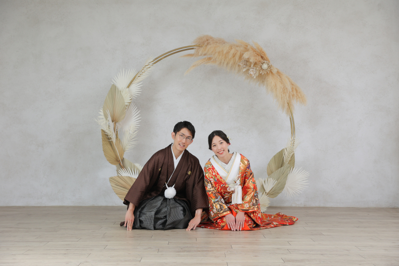 肩を寄せ合って