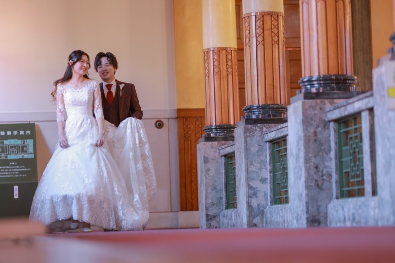 廊下を移動して