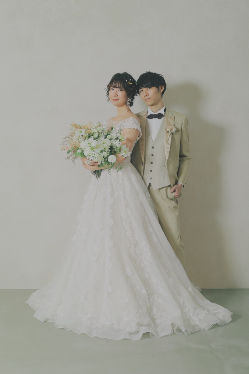 ボリュームあるブーケを抱えて