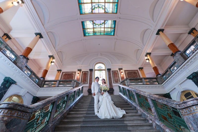 天井にもステンドグラスが