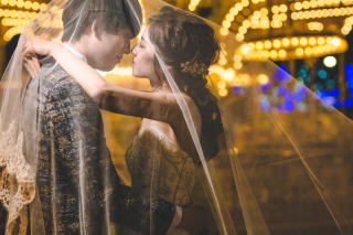 夜の遊園地でロマンチックロケーション