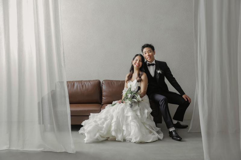 ソファーを使って