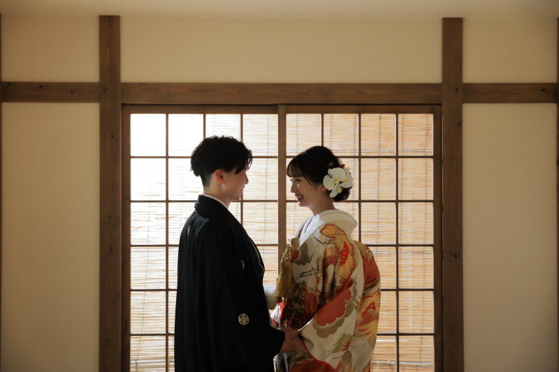 シルエット気味に