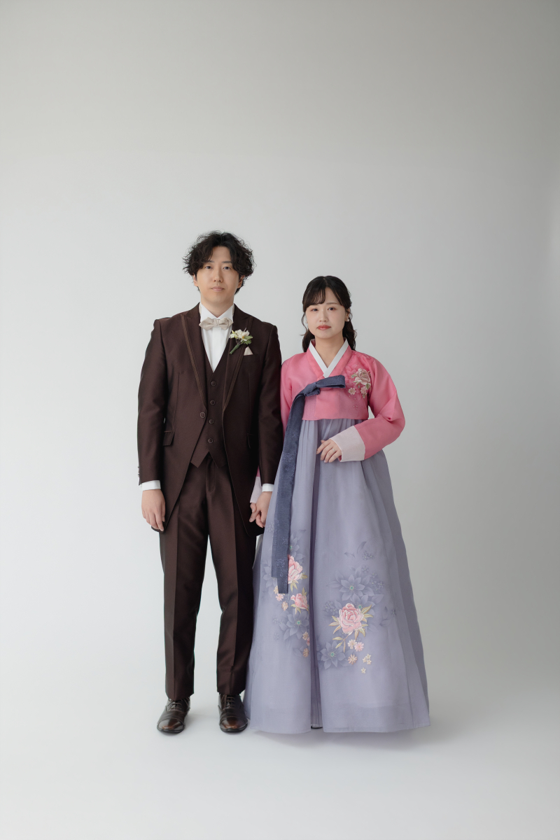 新婦様のチマチョゴリがとてもお似合いです!