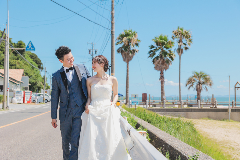 道路沿いを歩いて。