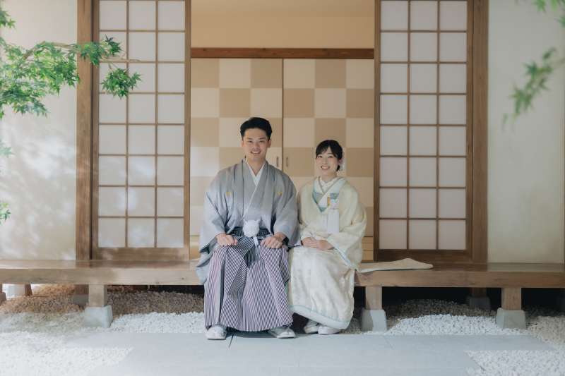 縁側での2人のショット