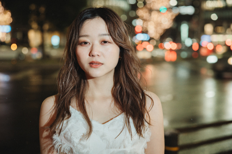 背景のカラフルな色味