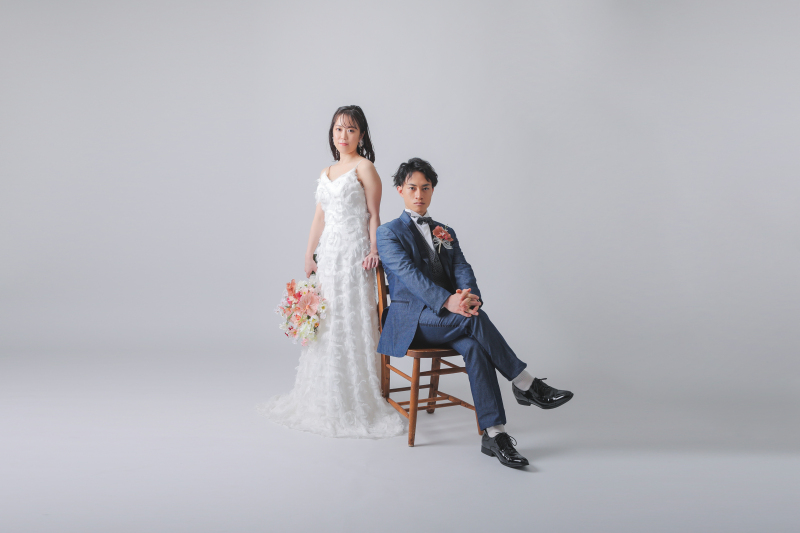 椅子にすわって。