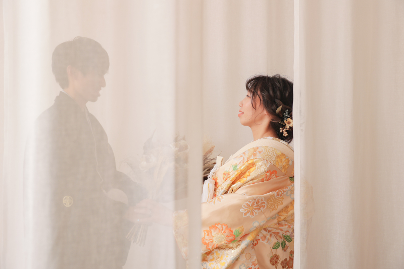 カーテンの隙間から、、