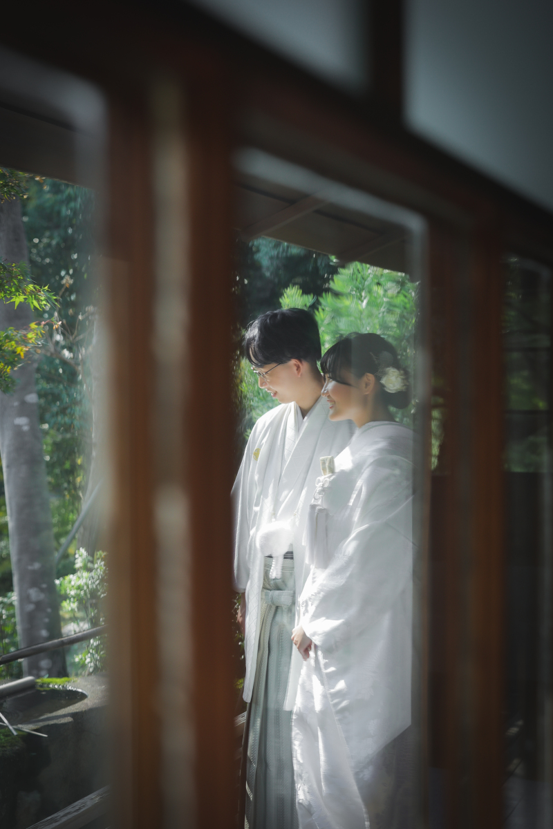 窓ガラス越しに