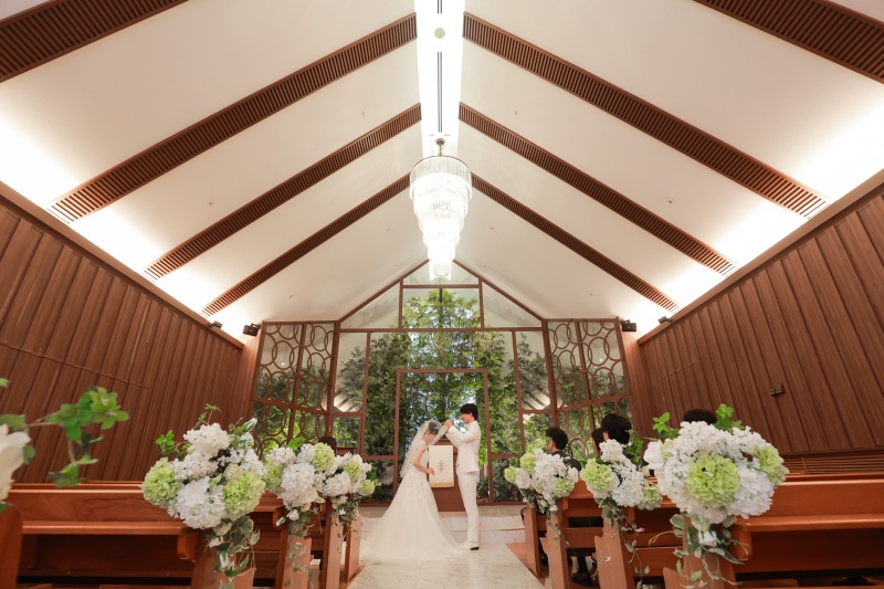 新郎様にはヴェールアップを