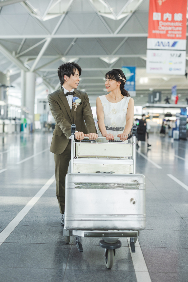 トランクを運んで