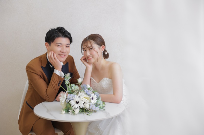 ほおづえをついて