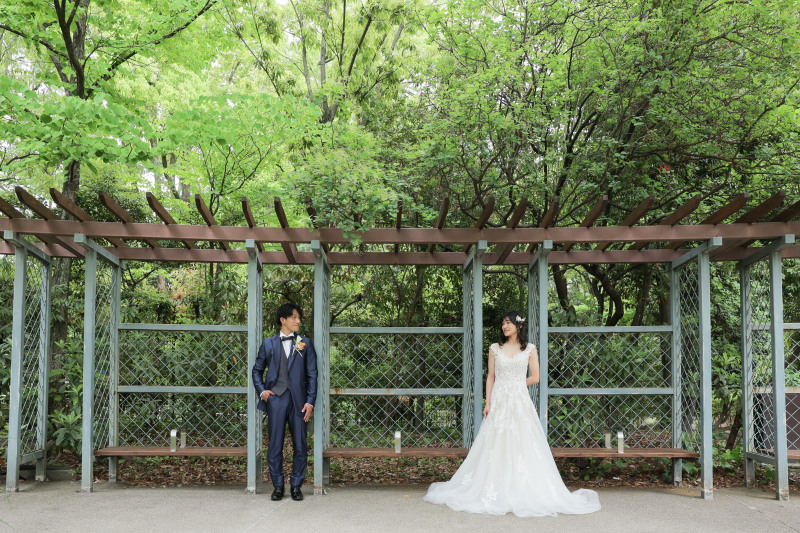 おしゃれなベンチを使って