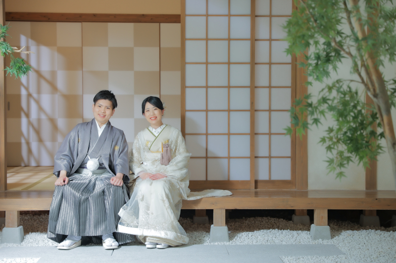 縁側に腰掛けて