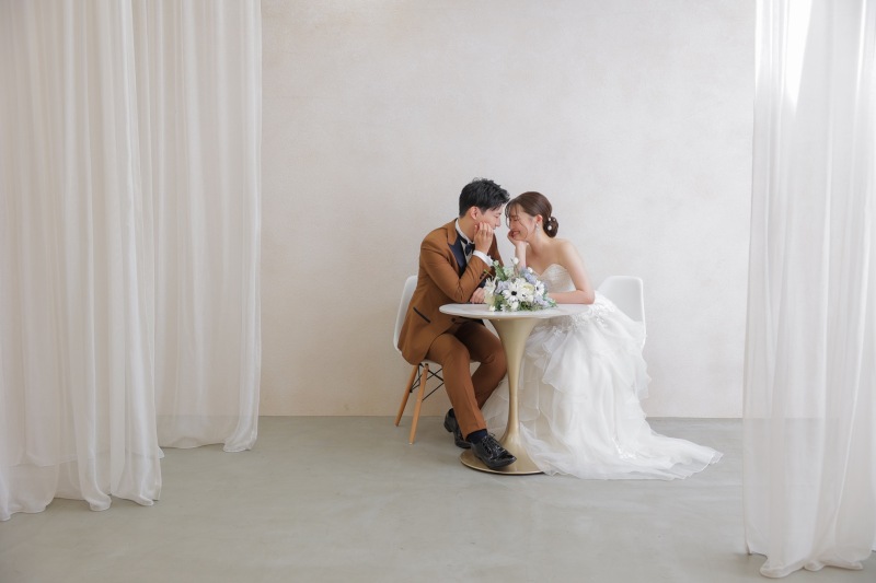 シンプルな背景で