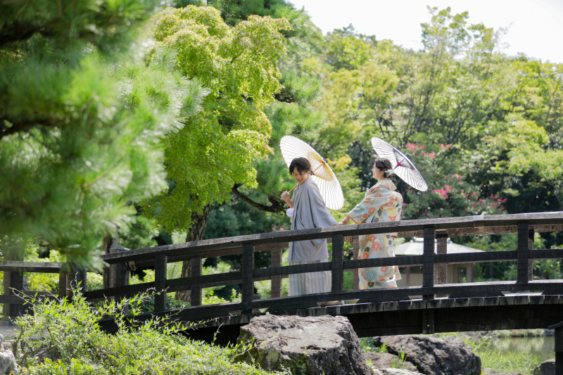白鳥庭園の大きな橋