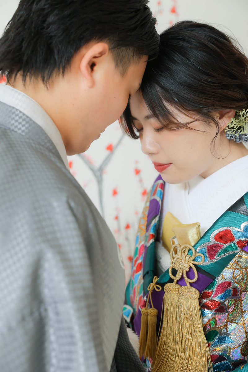 おでこを合わせて