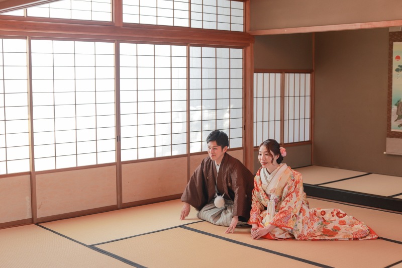 正座のショットで