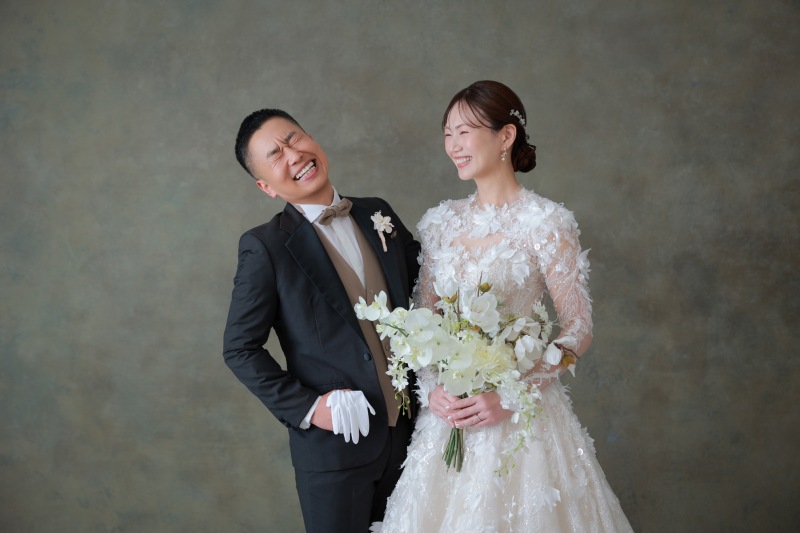 まずは砕けた表情で